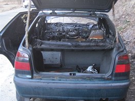 Požár osobního automobilu Škoda Felicia v Trutnově (28. března 2012)