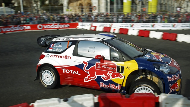OBHÁJÍ TITUL? Sébastien Loeb sahá po devátém vítzství v seriálu mistrovství svta.