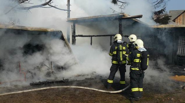 Pi poáru v obci Hubenov na Jihlavsku lehla popelem devná klna. koda se