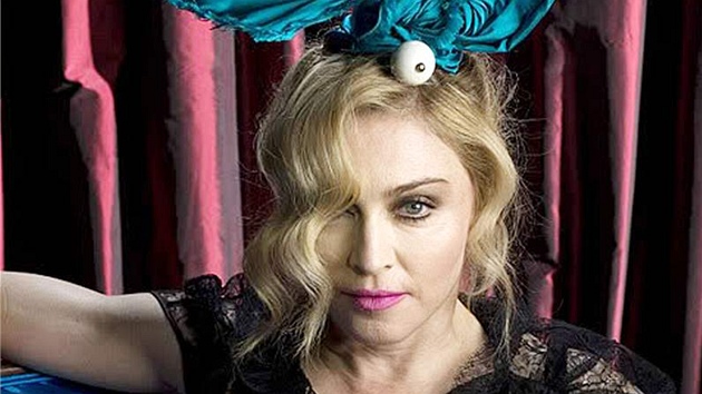 Nevyretuované fotografie zpvaky Madonny pro reklamní kampa Louis Vuitton.