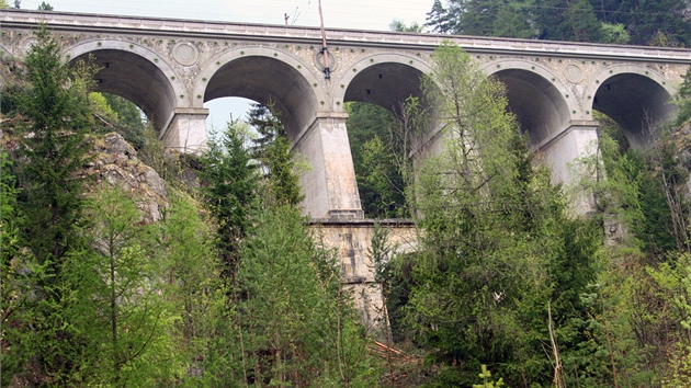 Z oblouk patrových viadukt se tají dech.