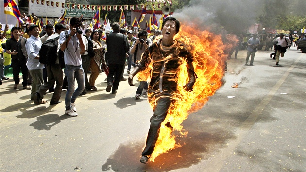 Tibean Dampa Jei se zapálil na protest proti návtv ínského prezidenta v