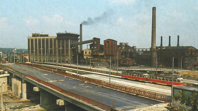 Koksovna Karolina na konci 70. let v dob stavby Frýdlantských most