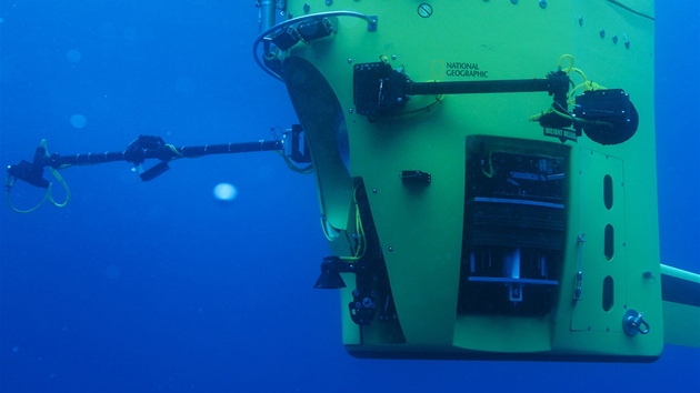 V tto ponorce Deepsea Challenger doshl americk filmov reisr James Cameron 25. bezna 2012 nejhlubho msta na svt. Na dno Marinskho pkopu hlubok 10 898 metr pod hladinou Tichho ocenu klesal vce ne dv hodiny.