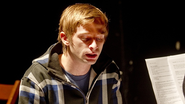 Herec Luká� P�íkazký v roli Pavla Béma p�i zkou�ce nové divadelní hry Bestie