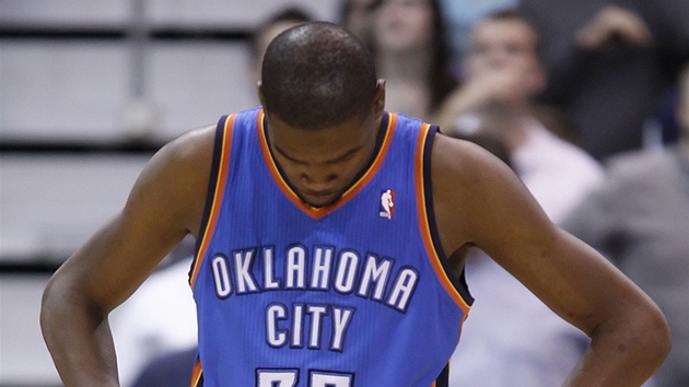 Kevin Durant z Oklahoma City zklamaný z poráky s Utahem.