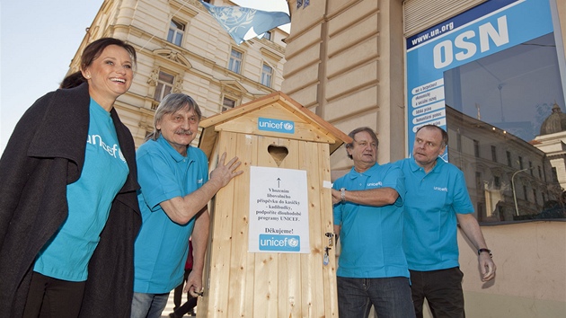 Na charitativní akci Unicef Nejdel�í fronta na záchod upozornili herci igor