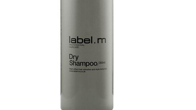 Suchý ampon, label.m. Vlasy zbaví mastnoty a dodá objem i bez mytí a foukání.