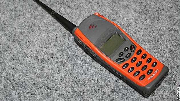 Mobilní telefony ze sbírky Vladimíra Vítka