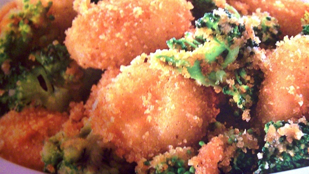 Noky ve strouhance s brokolicí