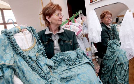 Marie Mikuláová ukazuje nové kostýmy, které ekají na návtvníky milotického