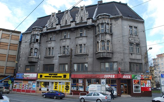 alostný  stav módního domu Ostravica-Textilia v centru Ostravy.