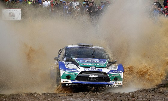 Jari-Matti Latvala se spolujzdcem Miikkou Anttilou s Fordem Fiesta RS na trati