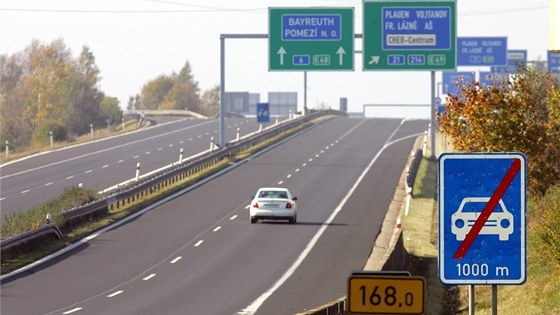 idii v Karlovarské kraji po otevení nového úseku silnice R6 rychle vykoupili dálniní známky.