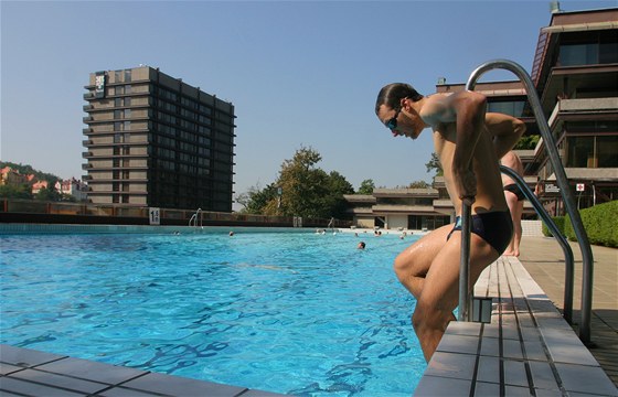 Bazén u hotelu Thermal.