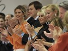 Ivanka Trumpová s manelem a matkou Ivanou na své první módní pehlídce (New...