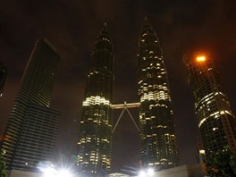 Na dvojici mrakodrap Petronas Twin Towers v hlavním mst Malajsie Kuala...