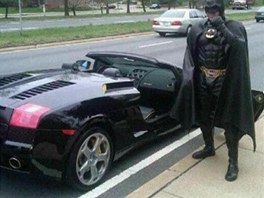 Americk policie pi silnin kontrole narazila na Batmana.