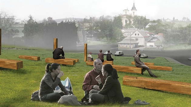 Relaxace u netradi�ních hranol� na novopackém nám�stí.