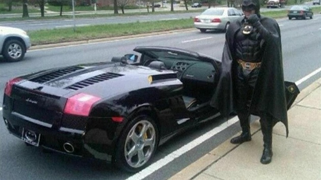 Americká policie pi silniní kontrole narazila na Batmana.