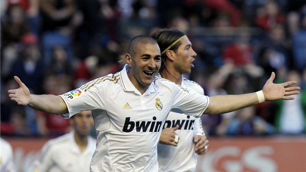 FRANCOUZSKÝ STELEC. Útoník Karim Benzema z Realu Madrid se raduje ze