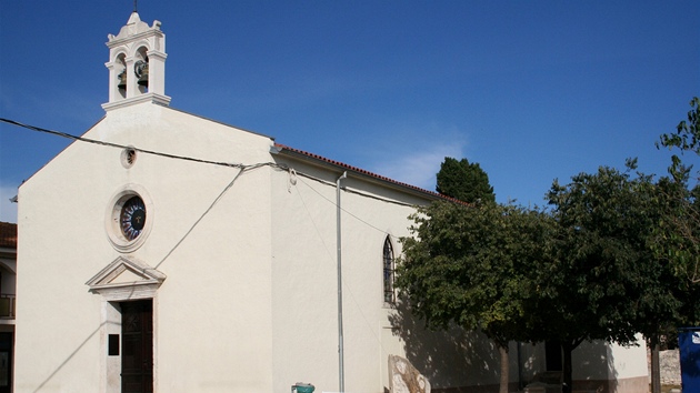 Náves v Premantu�e, s typicky st�edomo�skou architekturou tamního kostela.