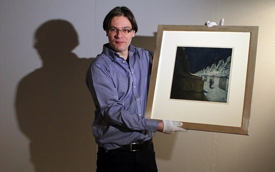 Sbratel Patrik imon ukazuje obraz Frantika Kupky.