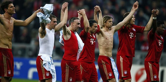 JSME TAM Fotbalisté Bayernu Mnichov slaví postup do semifinále Ligy mistr.