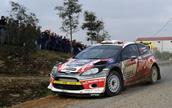 NA OTOLIN. eský jezdec Martin Prokop s fordem pi Portugalské rallye