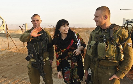 Nelu Boudovou v Izraeli vojáci provedli minovým polem.