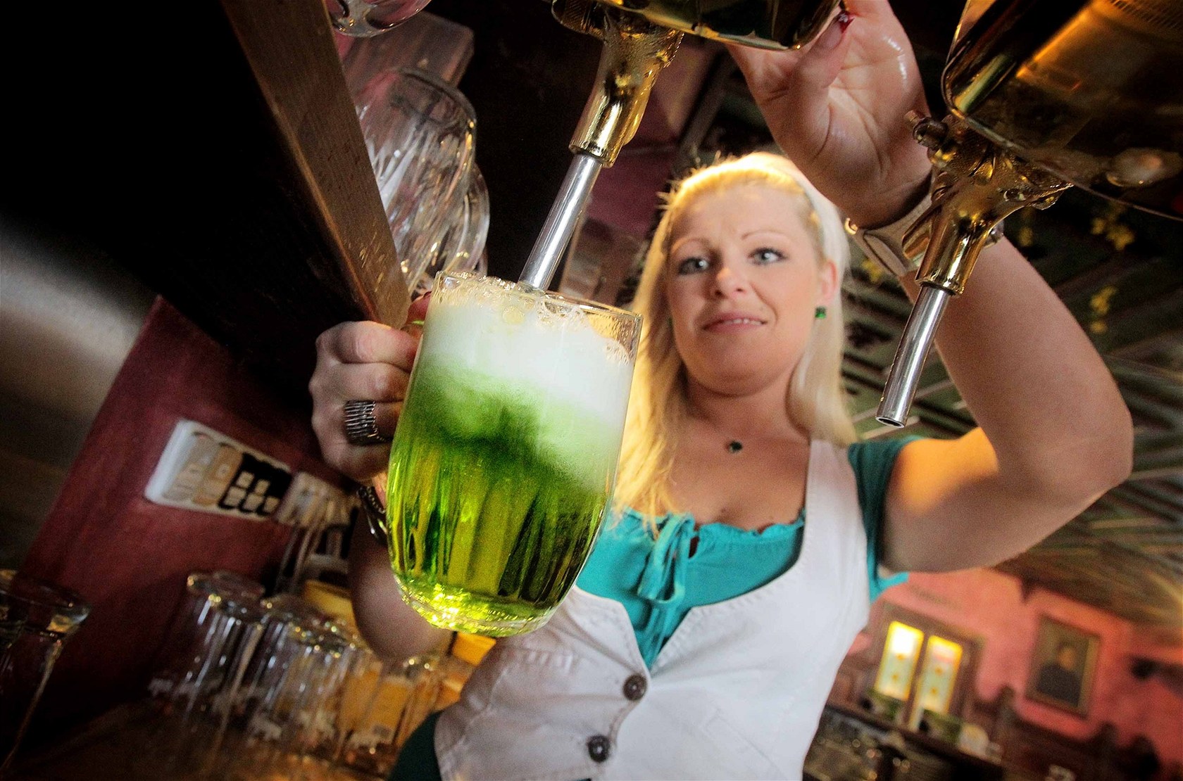 Na Zelený �tvrtek budou v kvildském hotelu �umava Inn to�it zelené pivo. Na