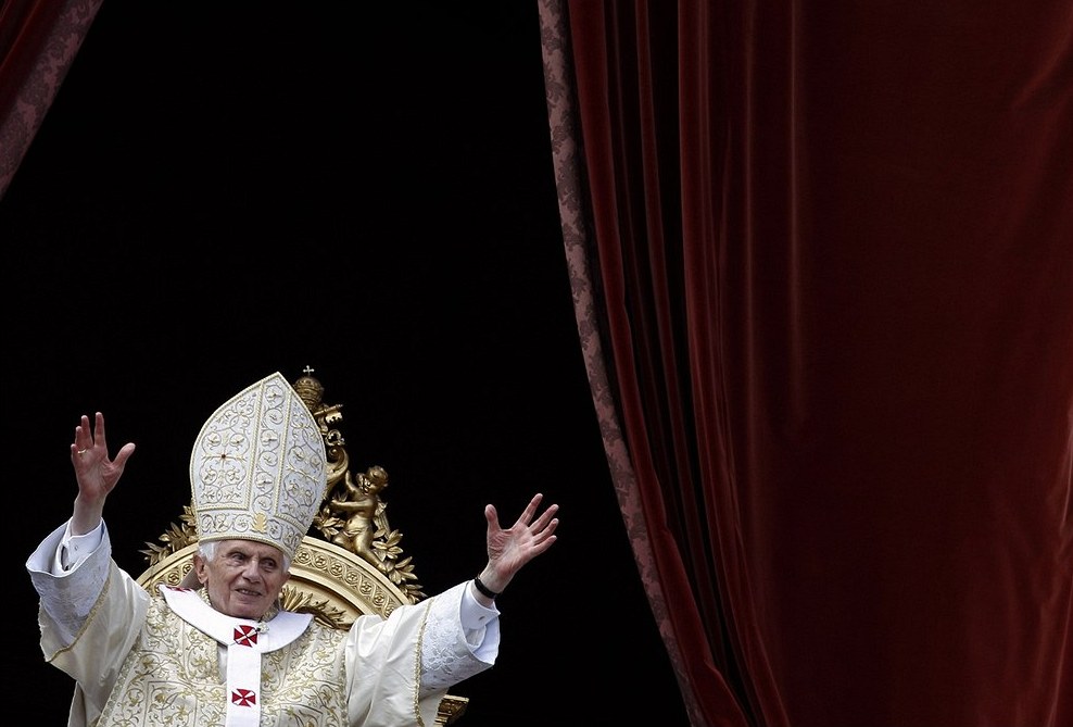 Pape� Benedikt XVI. �ehná "M�stu a sv�tu". Pozdrav vyslal do sv�ta v 65
