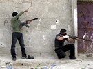 Vojáci Syrské osvobozenecké armády trénují na pedmstí Damaku  (31. bezna