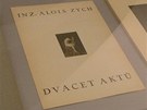 Pohled do expozice v Galerii Josefa Sudka s exponátem publikace Aloise Zycha