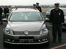 Policie pole proti silniním pirátm dvacet nových voz Volkswagen Passat,