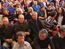 Lidé diskutovali o tb plynu v aule Jiráskova gymnázia v Náchod.