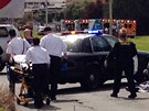 Policie a zdravotníci u koly v kalifornském Oaklandu, kde ádil stelec. (2.