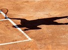 AKNÍ STÍN. Fotografie zachycuje stín panlského tenisty Davida Ferrera bhem