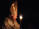 Pape Benedikt XVI. pi velikononí vigilii. Ta se slaví sice u na Bílou