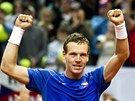 DOBOJOVÁNO! Tomá Berdych se raduje z výhry nad srbským tenistou Viktorem
