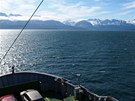 Trajekty znan usnadují cestování mezi nesetnými fjordy na behu Barentsova...