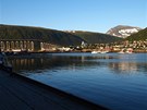 Tromso a jeho povstný most, spojující ostrov s pevninou. Foceno tsn ped...