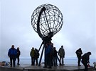 Nordkapp a jeho ocelový glóbus. Nám bohuel nepálo poasí na plnoní slunce.