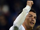 KANONÝR REALU. Cristiano Ronaldo oslavuje svj gól do sít APOELu Nikósie.