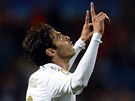 DÍKY BOHU. Kaká z Realu Madrid dkuje do nebes za svj gól proti APOELu Nikósie.