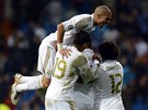 POHODOVÉ TVRTFINÁLE. Fotbalisté Realu Madrid se radují z branky proti