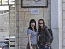 Nela Boudová a fotografka Lenka Hataová v Chrámu Panny Marie, Nazareth
