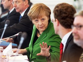 Angela Merkelová pi jednání na Úadu vlády (3. dubna 2012).