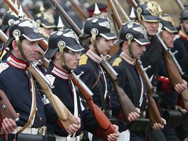 Historické jednotky pedvedly v josefovské pevnosti ukázku bitvy z roku 1864,...
