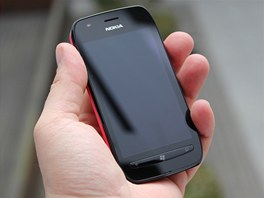 Nokia Lumia 710 je levnjí z dosud prodávané dvojice